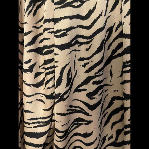 Haver Of London Animal print crossbody blouse - Picture 2 of 5